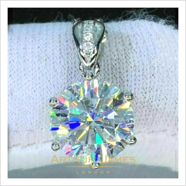 Round Cut Moissanite Diamond Gemstone Women's Pendant