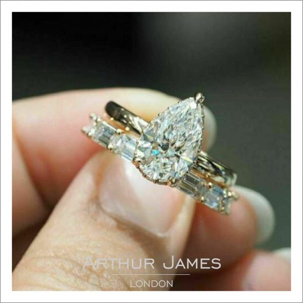 Pear Cut Diamond Yellow Gold Halo Ladies Bridal Ring Set