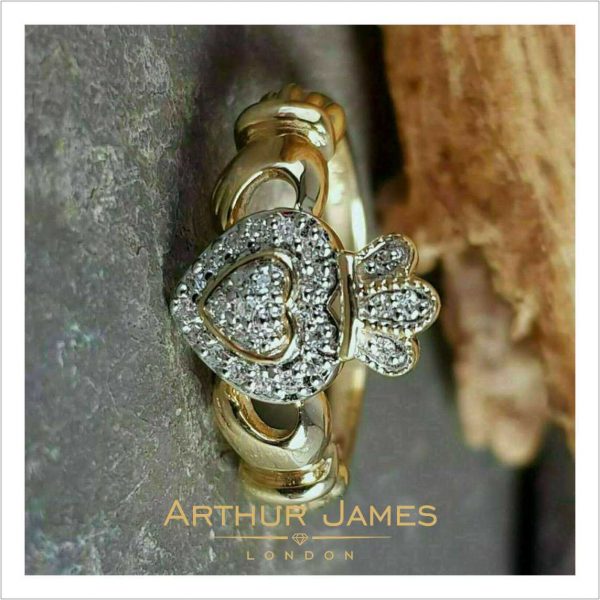 Round Cluster Diamond Heart Shape Ladies Ring