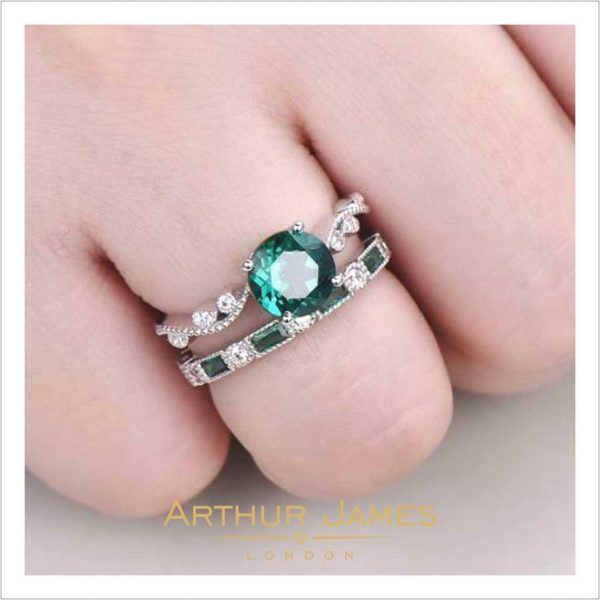 Round Green Emerald Diamond Vintage Ladies Ring