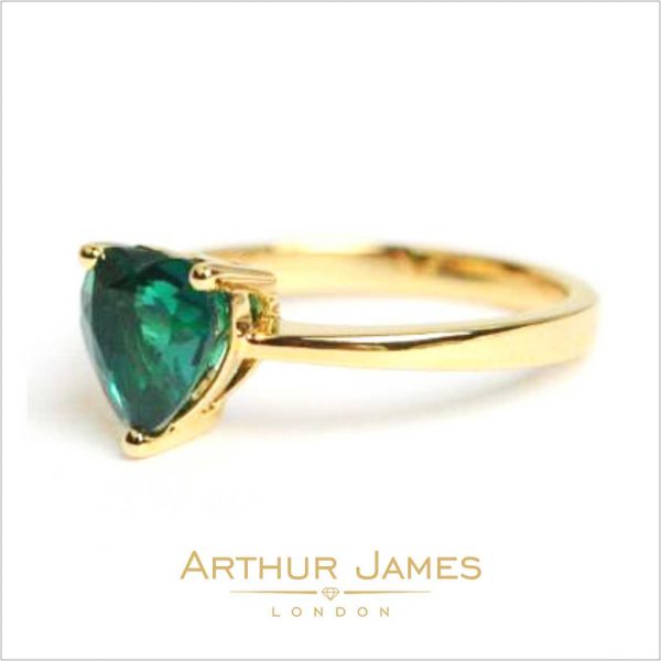 Green Emerald Diamond Single Stone Solitaire Ladies Ring